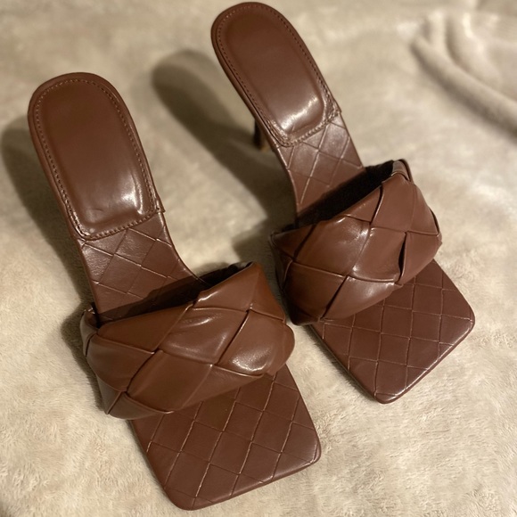 Heels - Picture 4 of 6